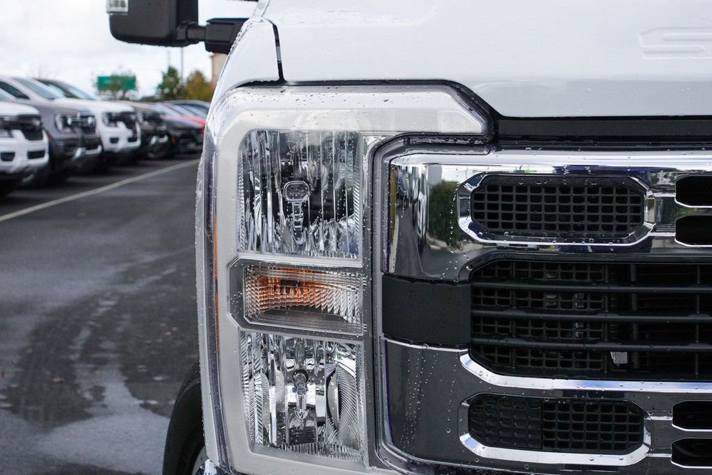 New 2026 Oxford White Ford F-250® XLT image 4