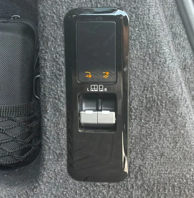 Used 2023 Blue Land Rover First Edition image 48