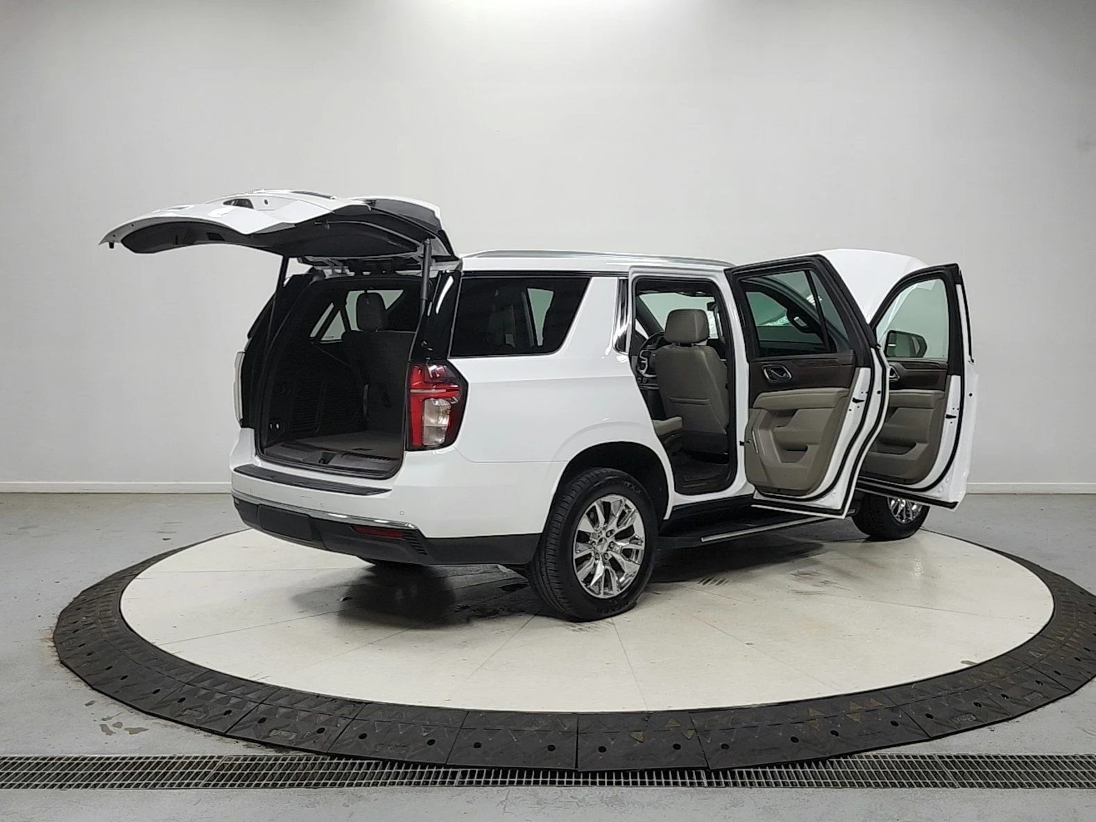 Used 2021 White Chevrolet LT image 16