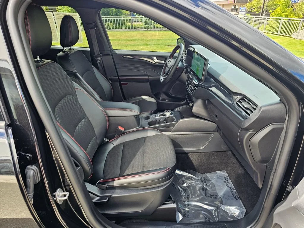 Used 2025  Ford ST-Line Select image 11