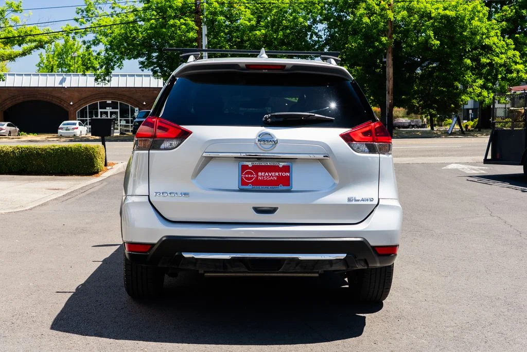 Used 2018 Silver Nissan SL image 5