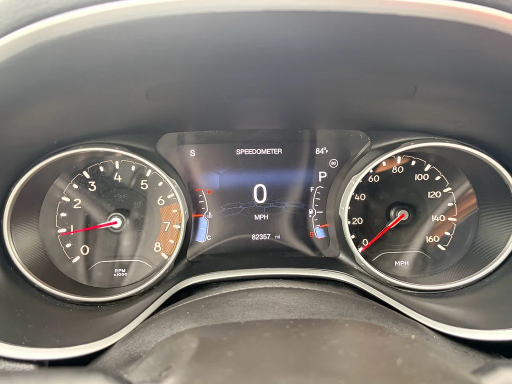Used 2020 Olive Green Pearlcoat Jeep Limited image 16