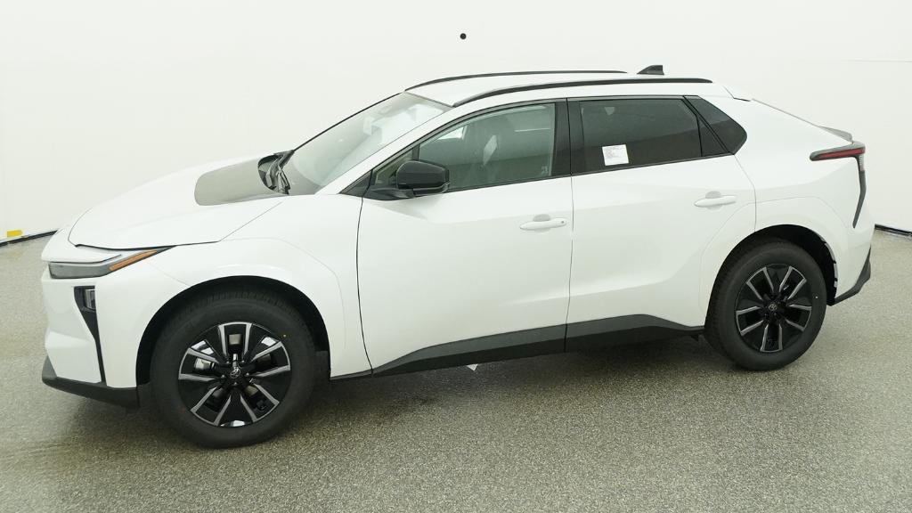 New 2026 Wind Chill Pearl Toyota XLE image 7