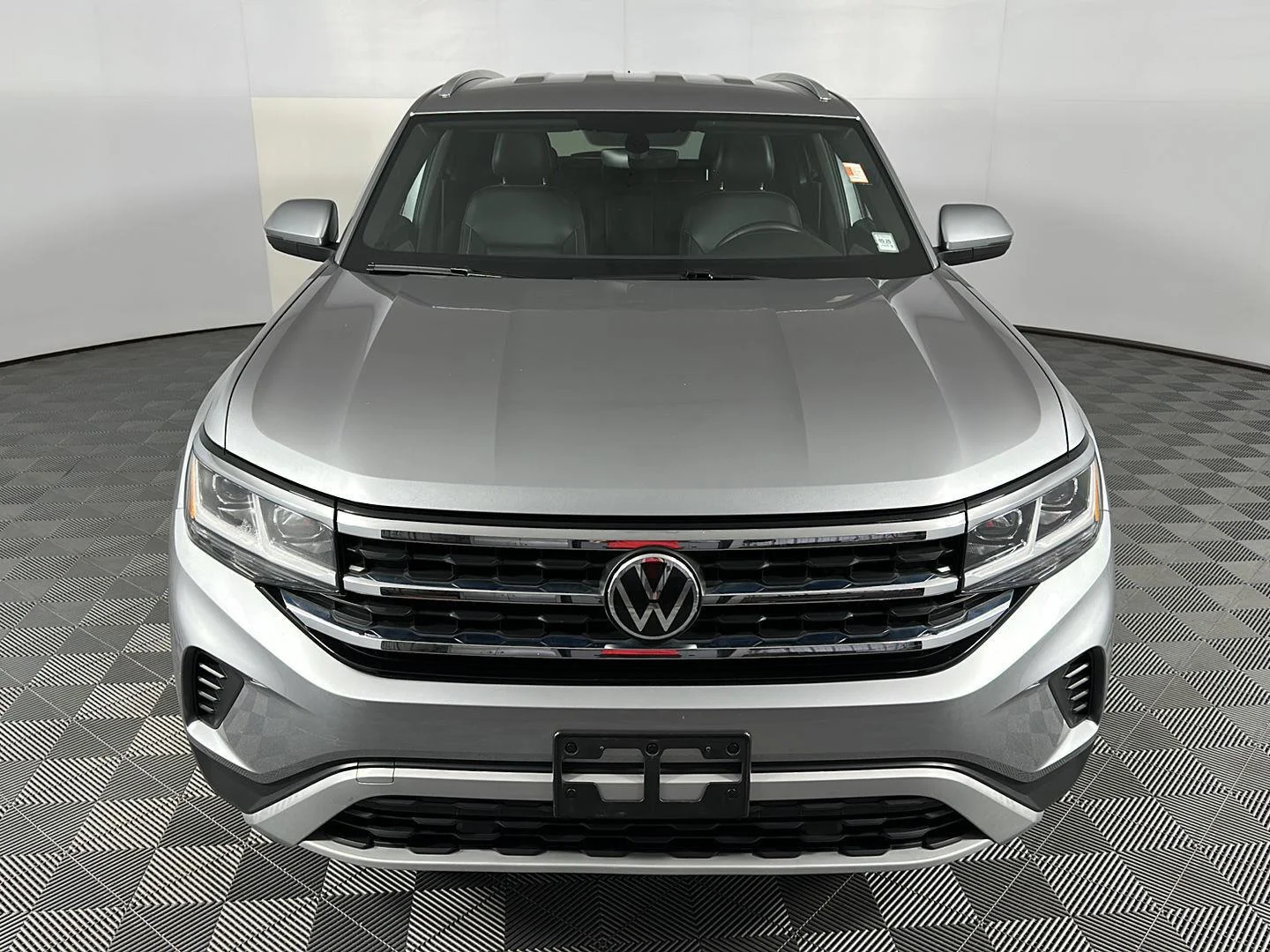 Used 2023 Pyrite Silver Metallic Volkswagen 2.0T SE image 2