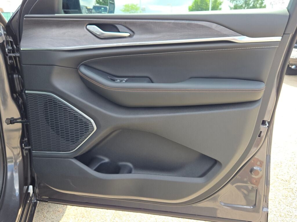 2025 Jeep Grand Cherokee L Overland - Photo 9