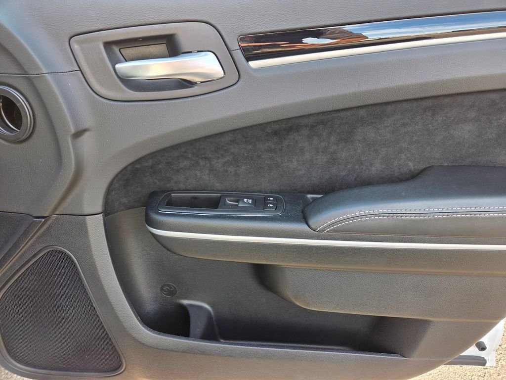 Used 2023 White Chrysler C image 23