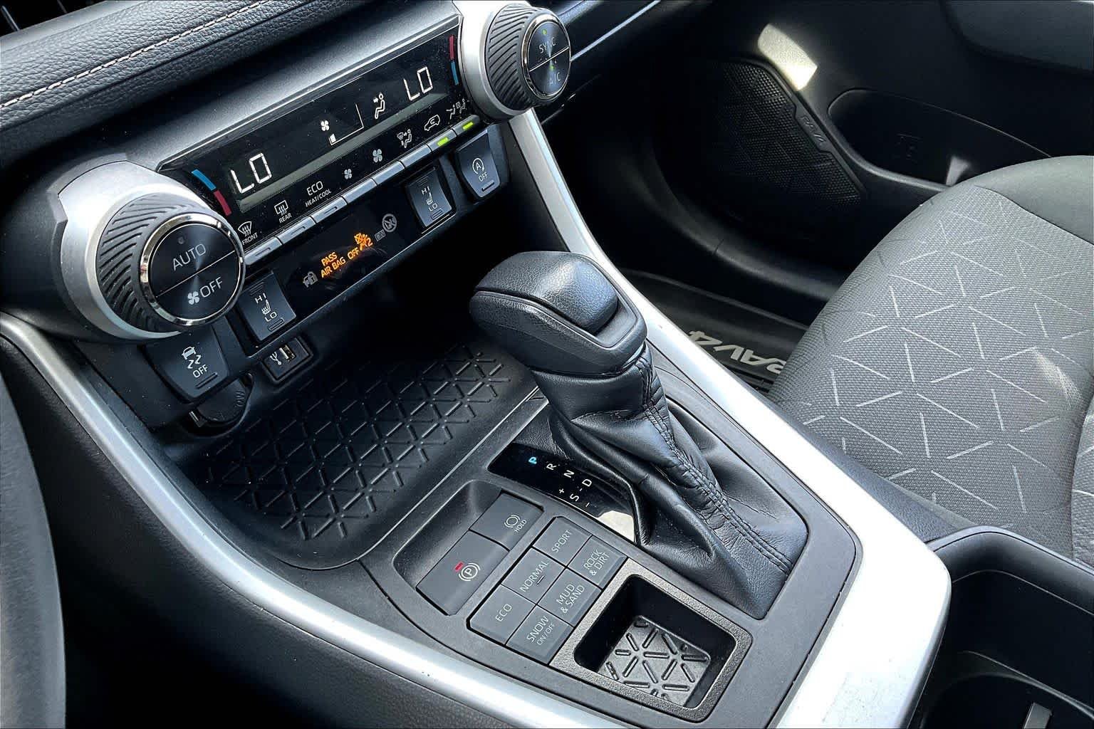 2023 Toyota RAV4 XLE - Photo 16