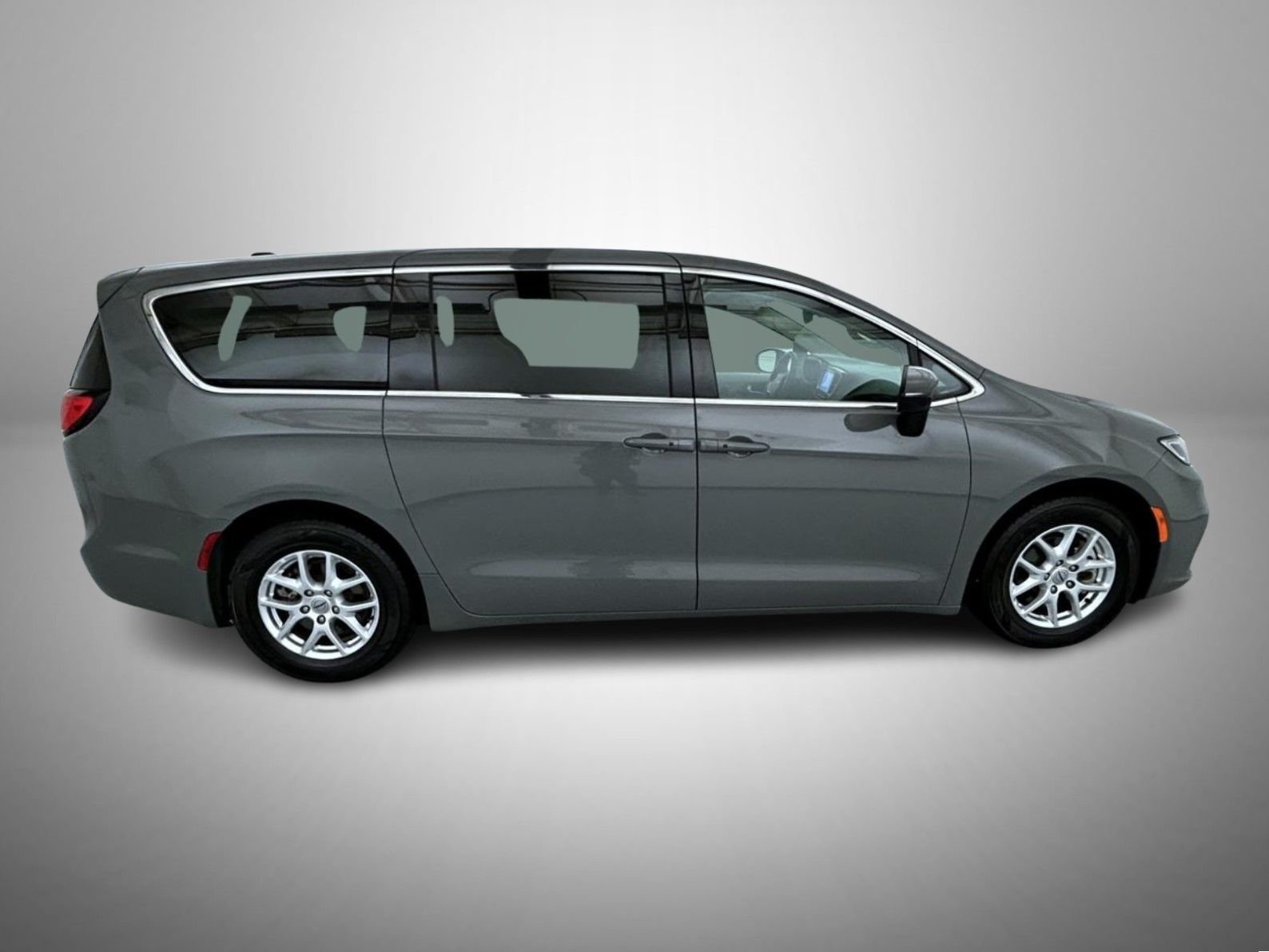 Used 2023 White Chrysler Touring L image 4