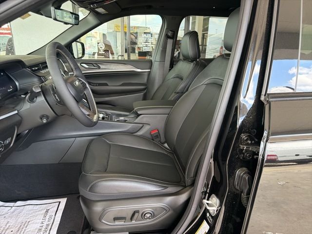 New 2026 Diamond Black Crystal Pearl-Coat Exterior Paint Jeep Limited image 14