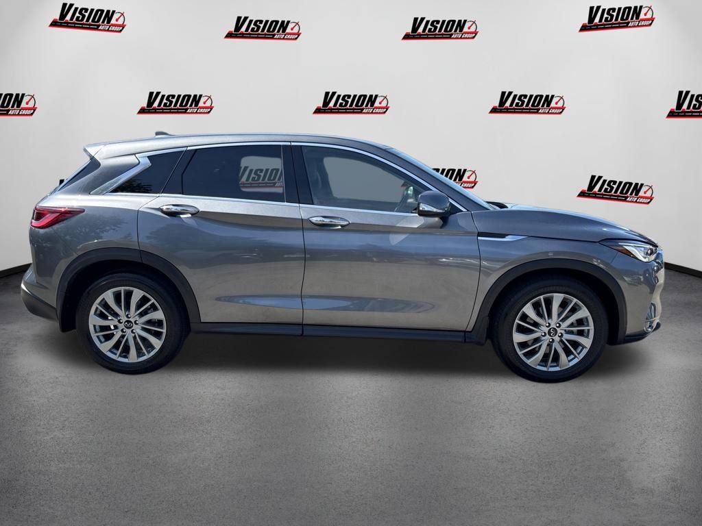 Used 2025 Gray INFINITI PURE image 4