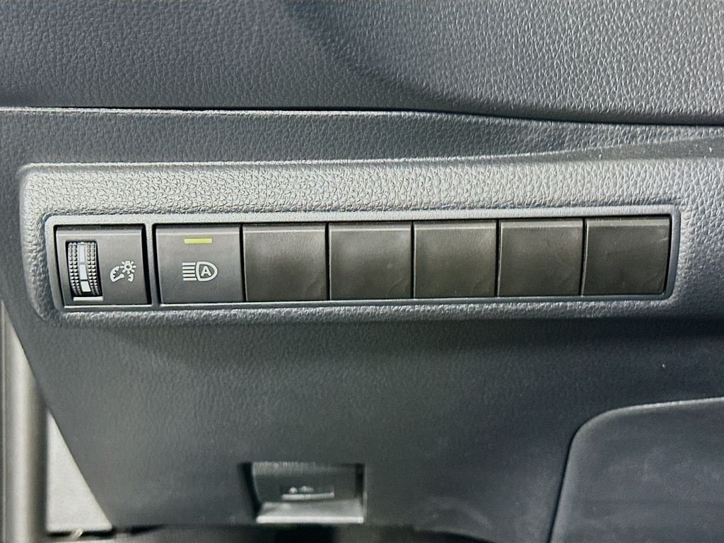 Used 2024  Toyota SE image 10