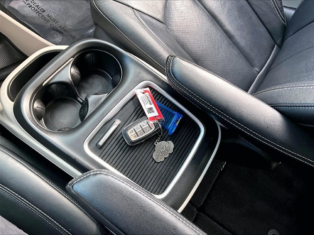 Used 2022 Ceramic Gray Clearcoat Chrysler Touring L image 32