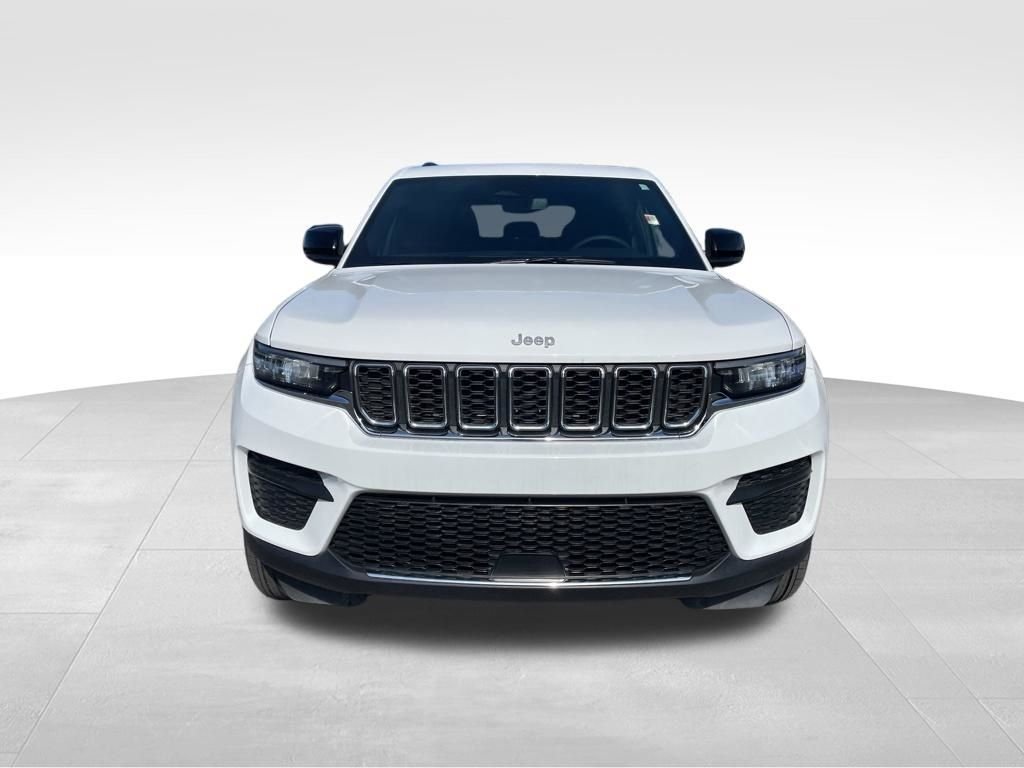 Used 2024 White Jeep Laredo X image 6