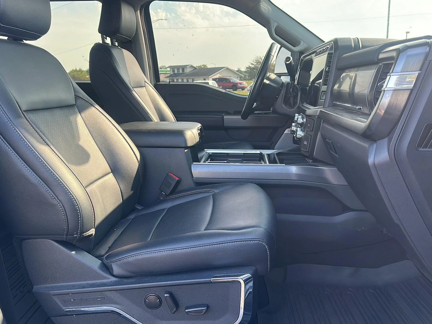 Used 2024 Glacier Gray Metallic Tri-Coat Ford Lariat image 19
