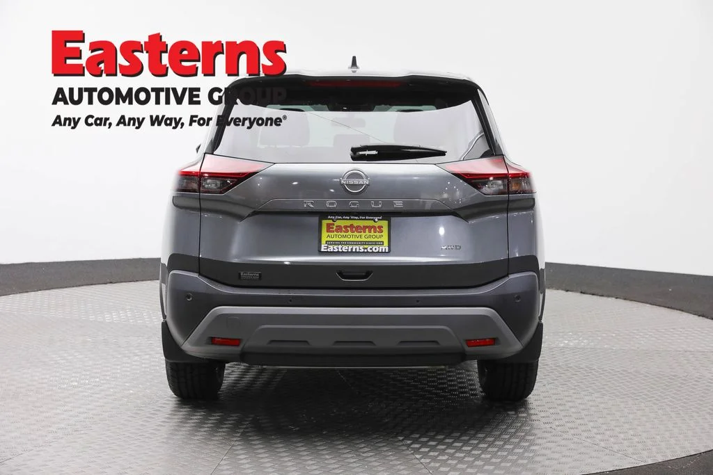 Used 2023 Gray Nissan S image 6
