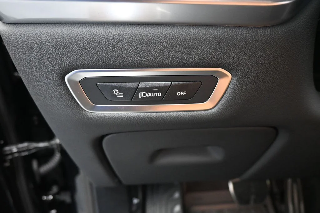 Used 2026 Black BMW xDrive40i image 12