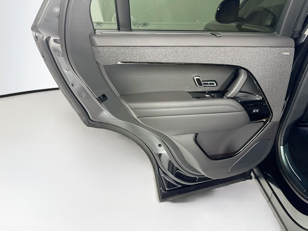 New 2026 Santorini Black Land Rover Dynamic SE image 26
