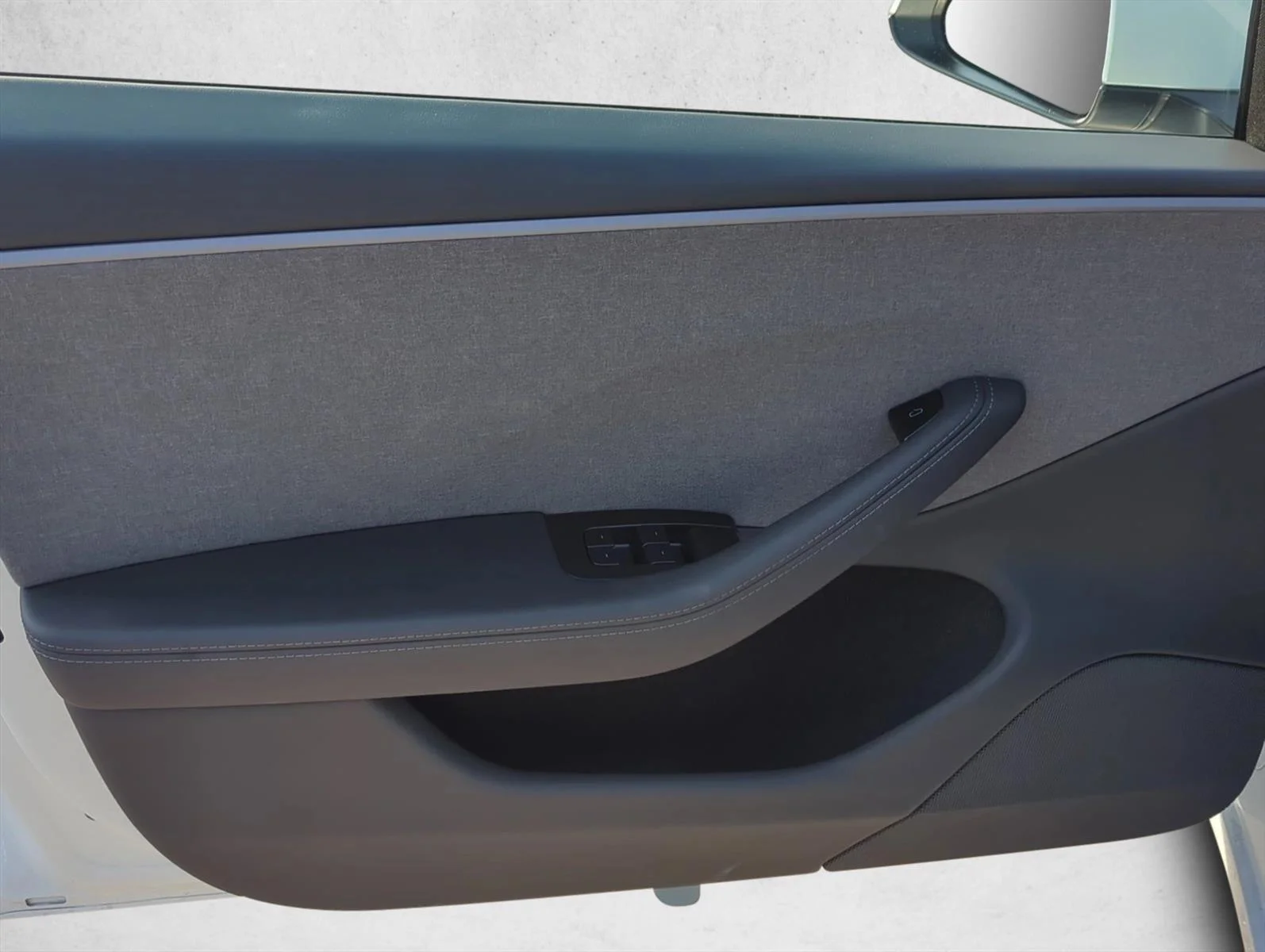 Used 2025 White Tesla Standard image 7