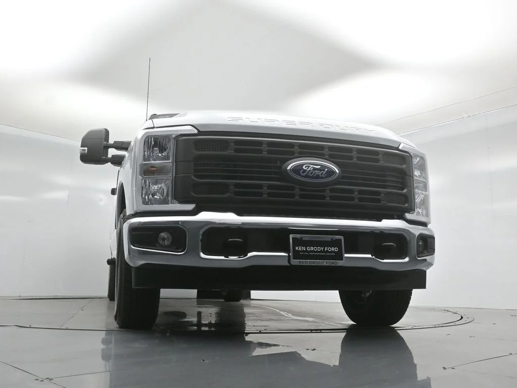 New 2026 Oxford White Ford XL image 38