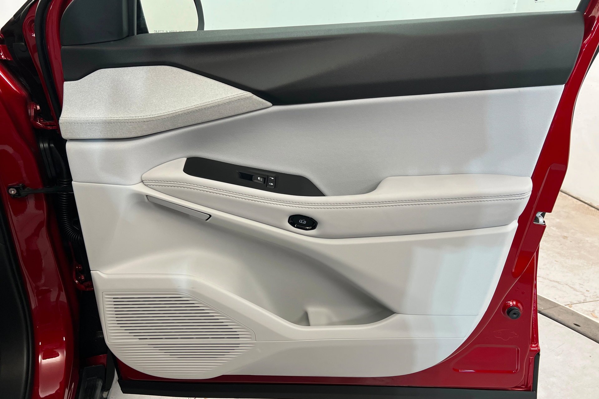New 2026 Red Hot Pearl-Coat Exterior Paint Jeep Laredo image 24