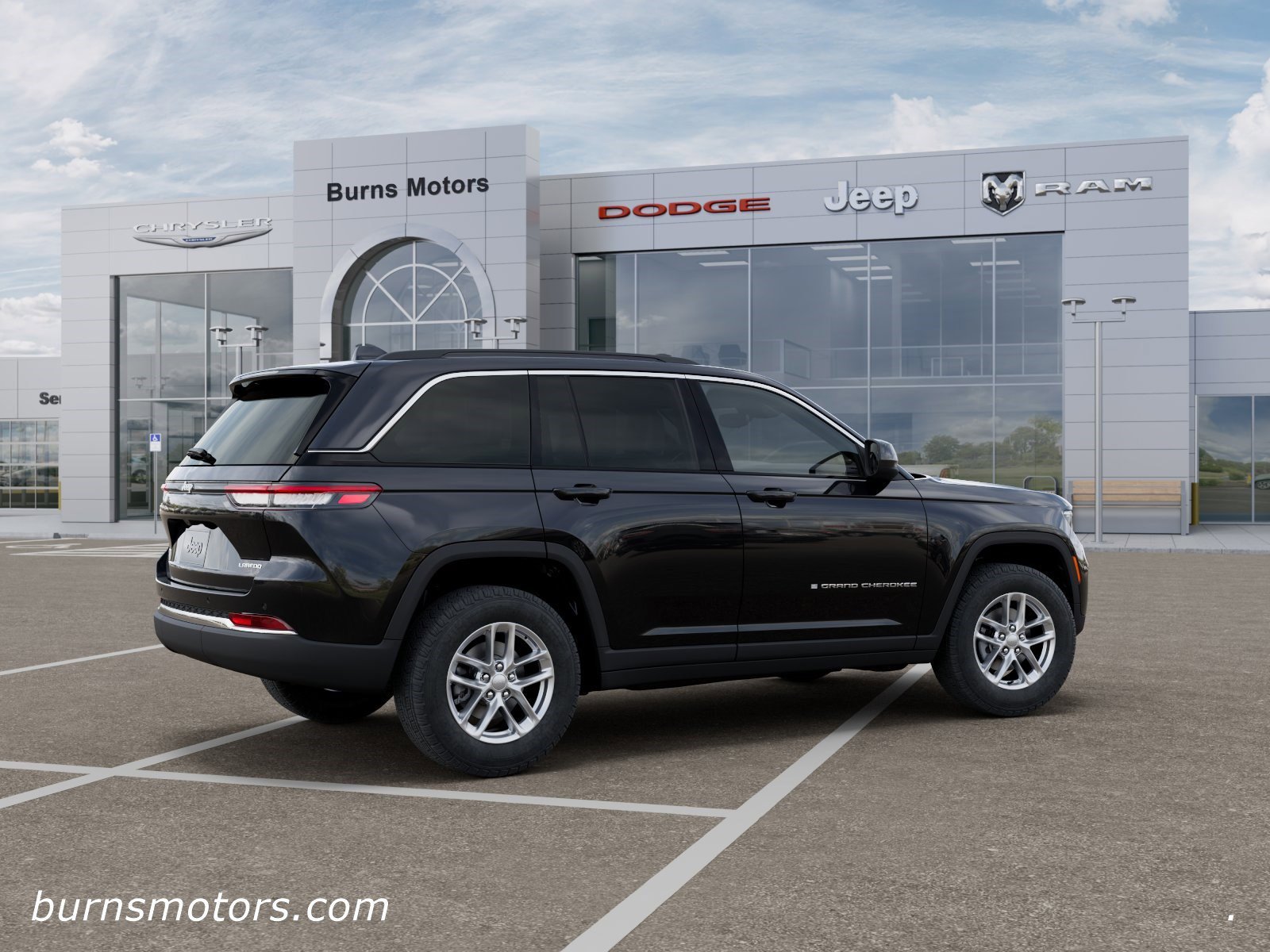 New 2026 Diamond Black Crystal Pearl-Coat Exterior Paint Jeep Laredo image 4