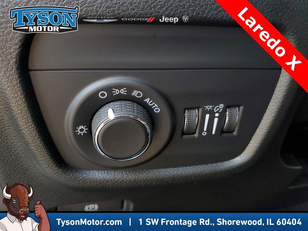 New 2025 Diamond Black Crystal Pearl-Coat Exterior Paint Jeep Laredo X image 19
