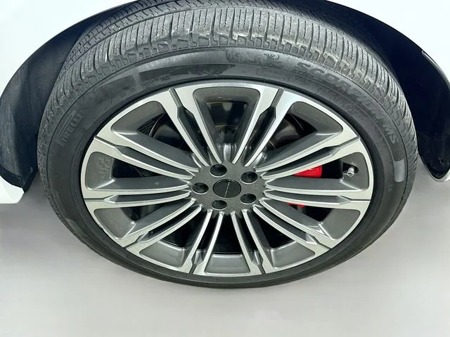 Certified Used 2025 White Land Rover Dynamic SE image 33