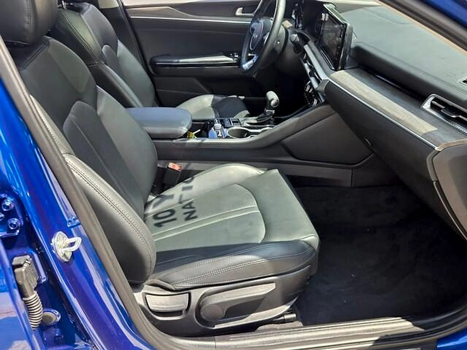 Used 2022 Sapphire Blue Kia EX image 15