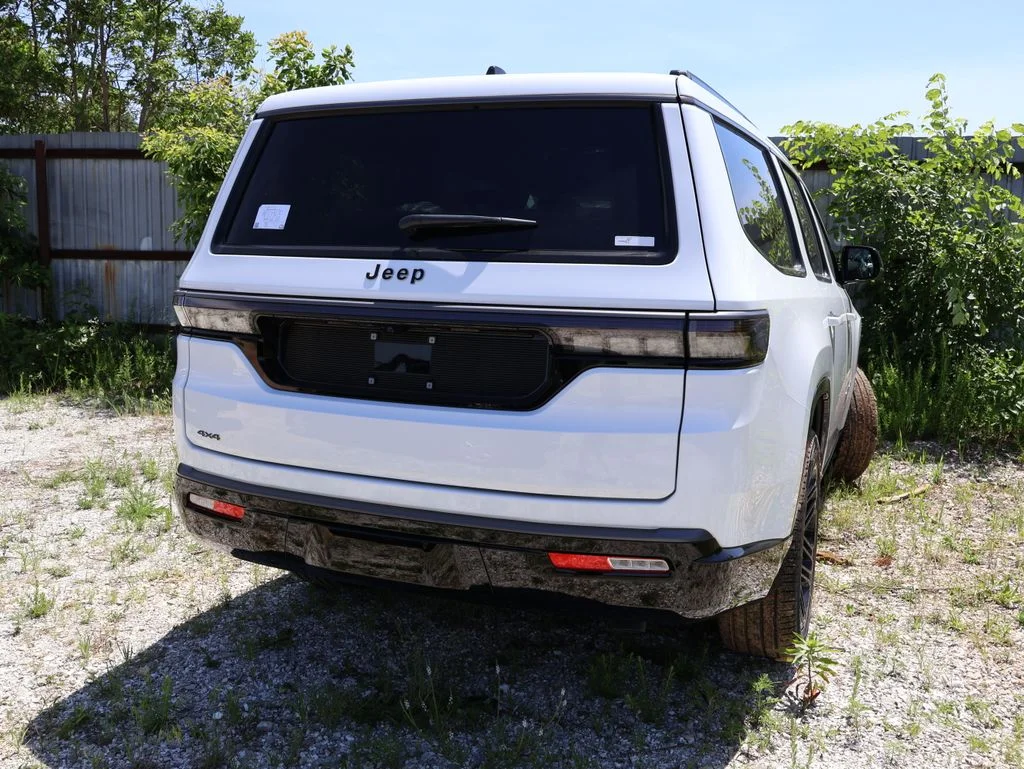 New 2026 Bright White Clear-Coat Exterior Paint Jeep Limited Reserve image 7