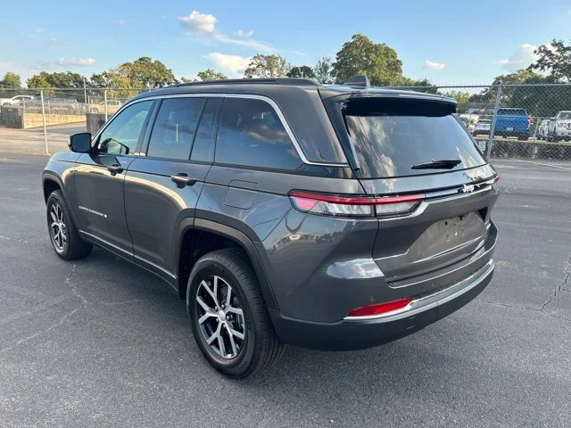 Used 2025 Gray Jeep Limited image 3