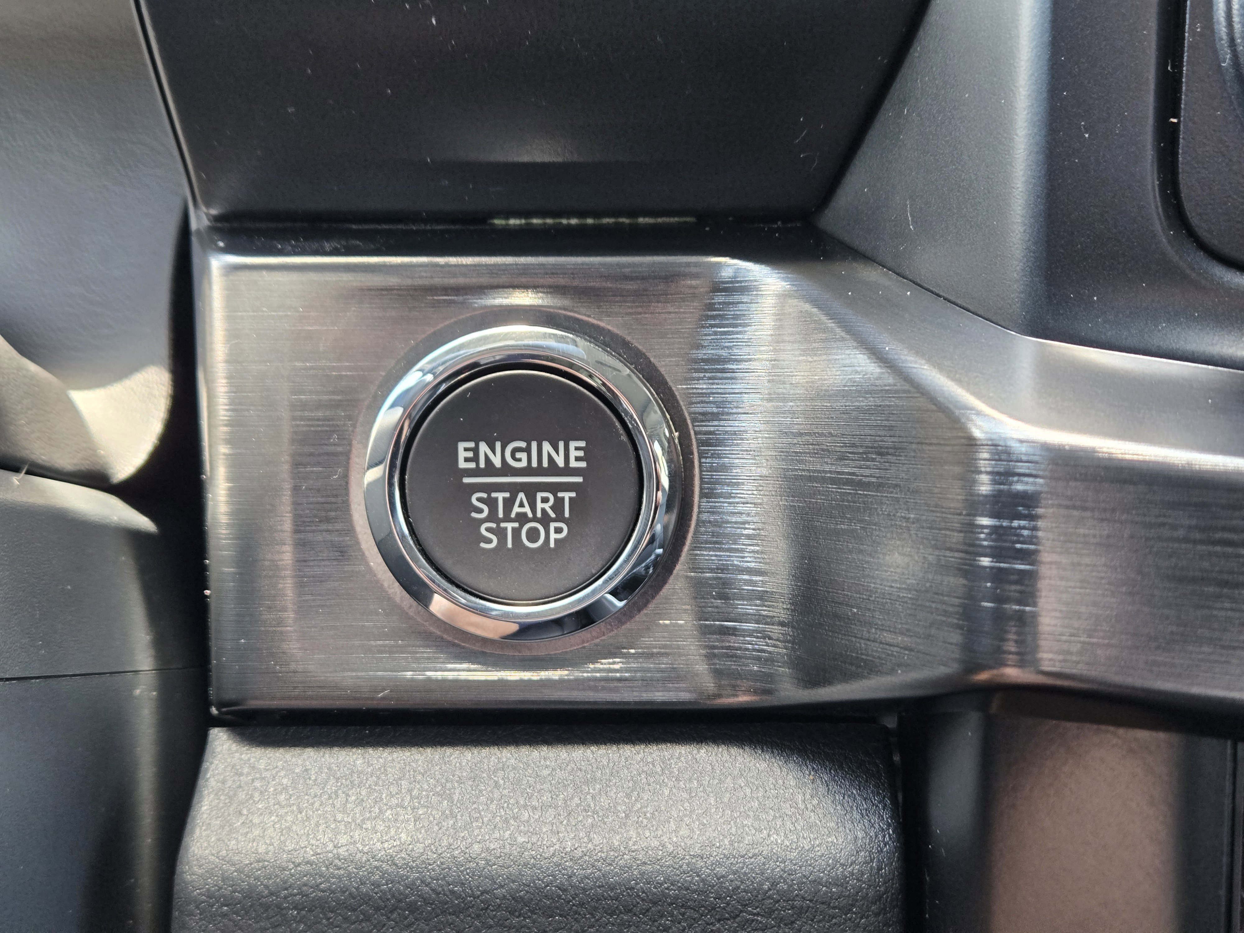 Used 2024 Carbonized Gray Metallic Ford Lariat image 31