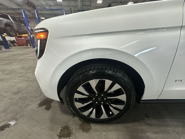 New 2027 Star White Metallic Tri-Coat Ford Platinum image 23