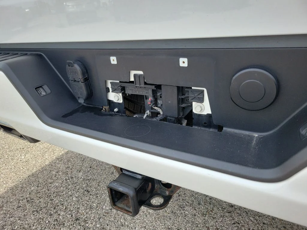 Used 2021 White GMC AT4 image 10