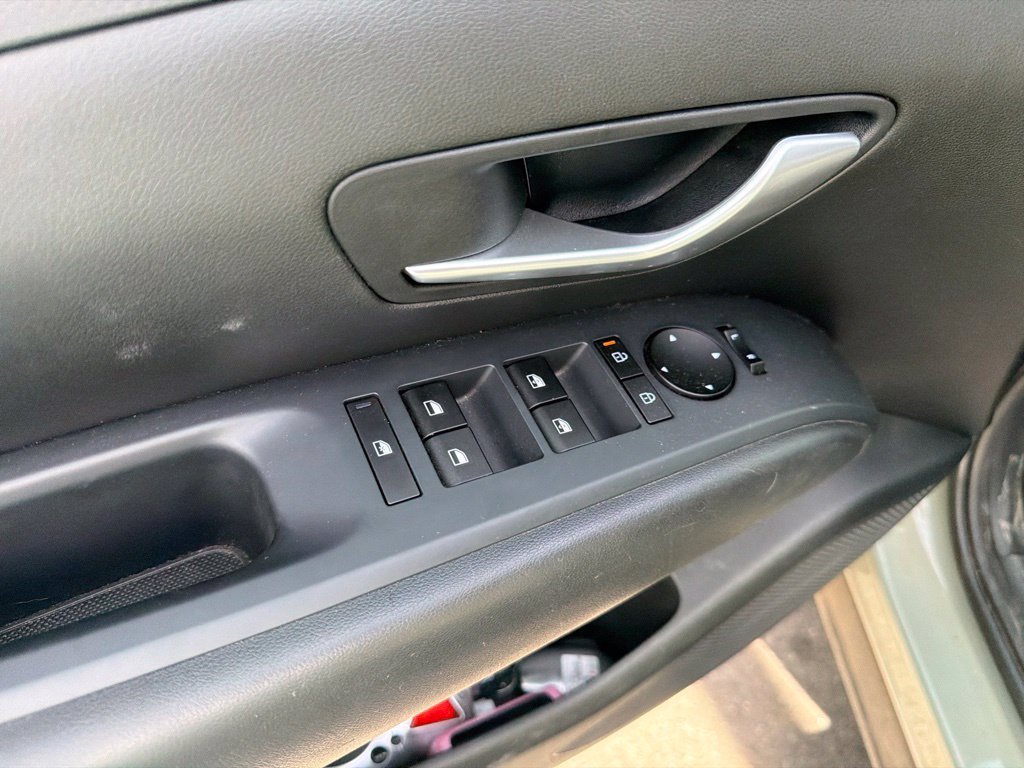 Used 2025 Green Hyundai SEL image 8