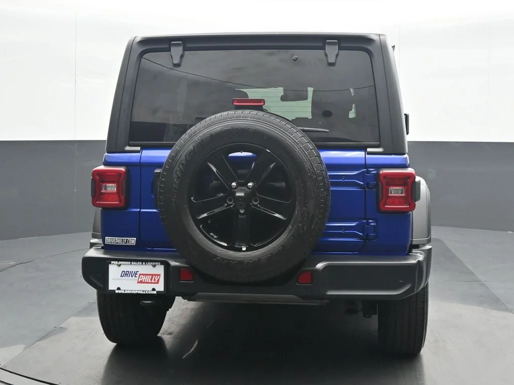 Used 2020 Blue Jeep Unlimited Sport Altitude image 5