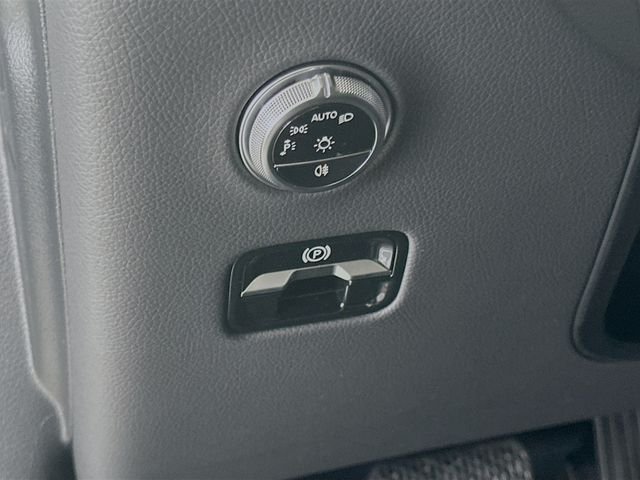 New 2026 Cirrus Silver Metallic Mercedes-Benz GLC 300 image 10