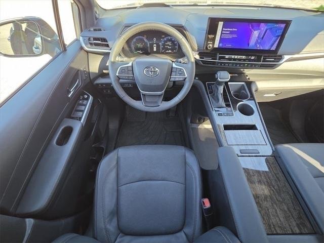 2025 Toyota Sienna Platinum - Photo 6