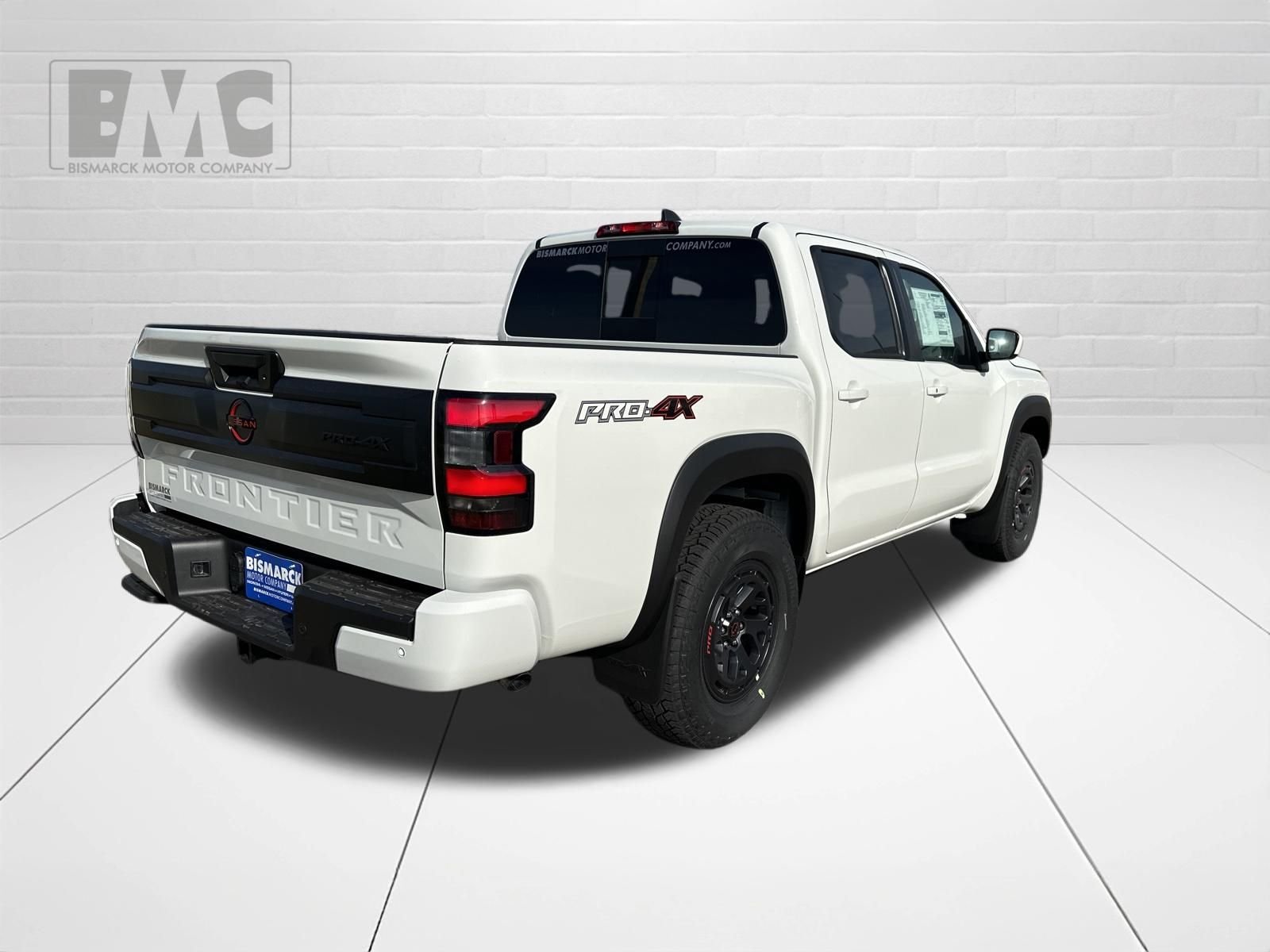New 2026 White Nissan PRO-4X image 3