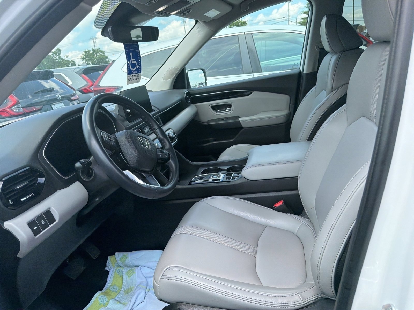 Certified Used 2023 Platinum White Pearl Honda EX-L 8 Passenger image 8
