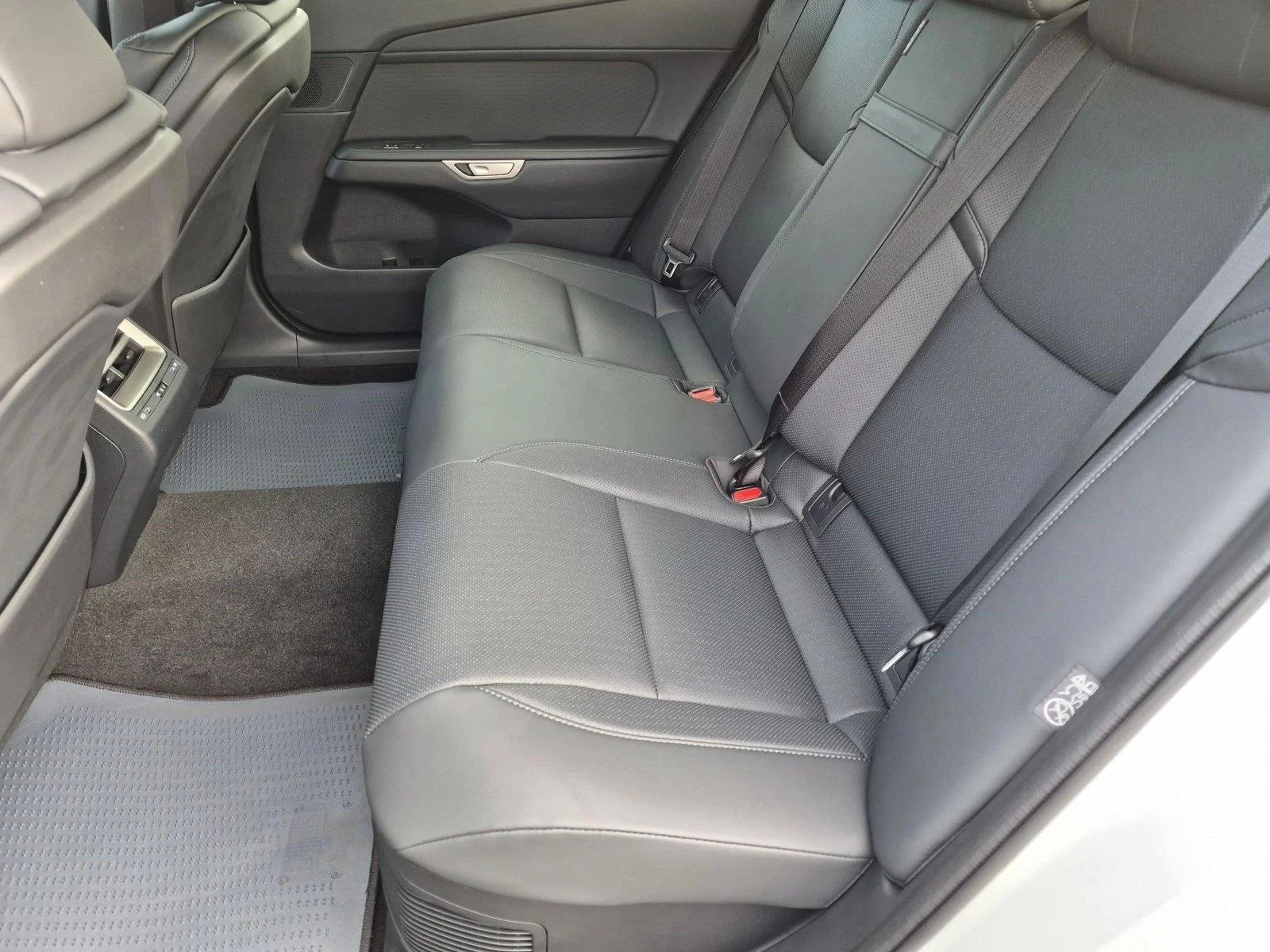 New 2026 Ultra White Lexus ES 350h PREMIUM image 15