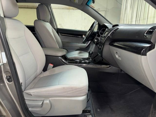 Used 2014 Silver Kia LX image 21