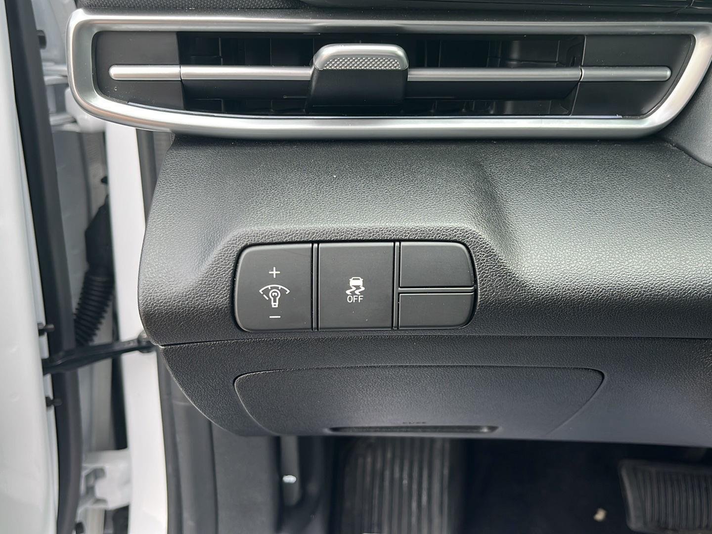 Used 2025  Hyundai SEL Convenience image 12