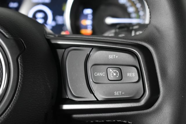 Used 2023 Red Jeep 4x4 image 38