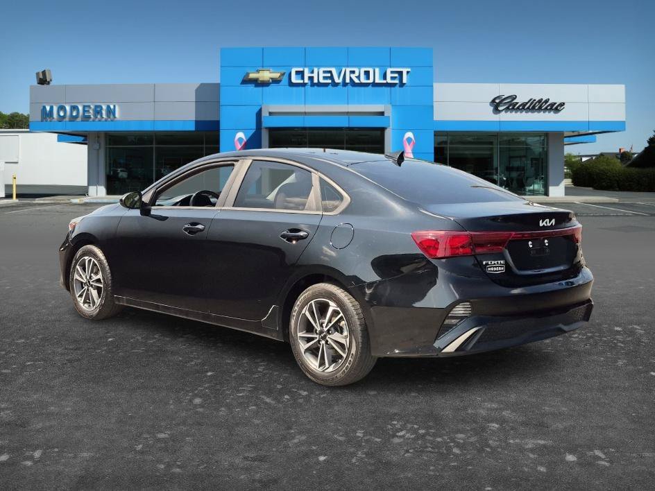 Used 2022 Aurora Black Kia LXS image 3