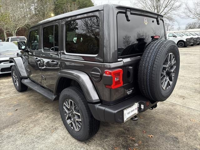 New 2026 Granite Crystal Metallic Clear-Coat Exterior Paint Jeep Sahara image 5
