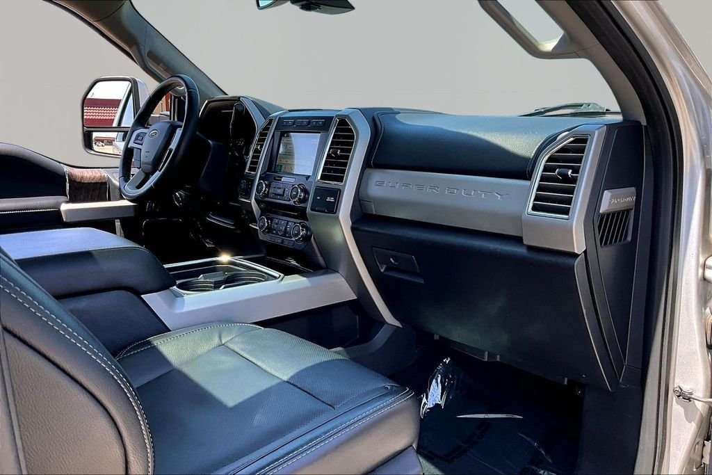 Used 2017 Silver Ford Lariat image 27