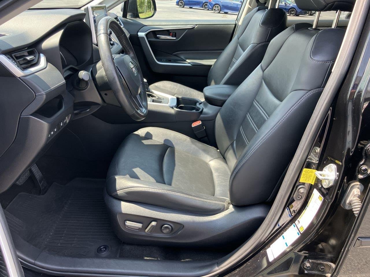 Used 2021 Black (Midnight Black Metallic) Toyota XLE Premium AWD image 13