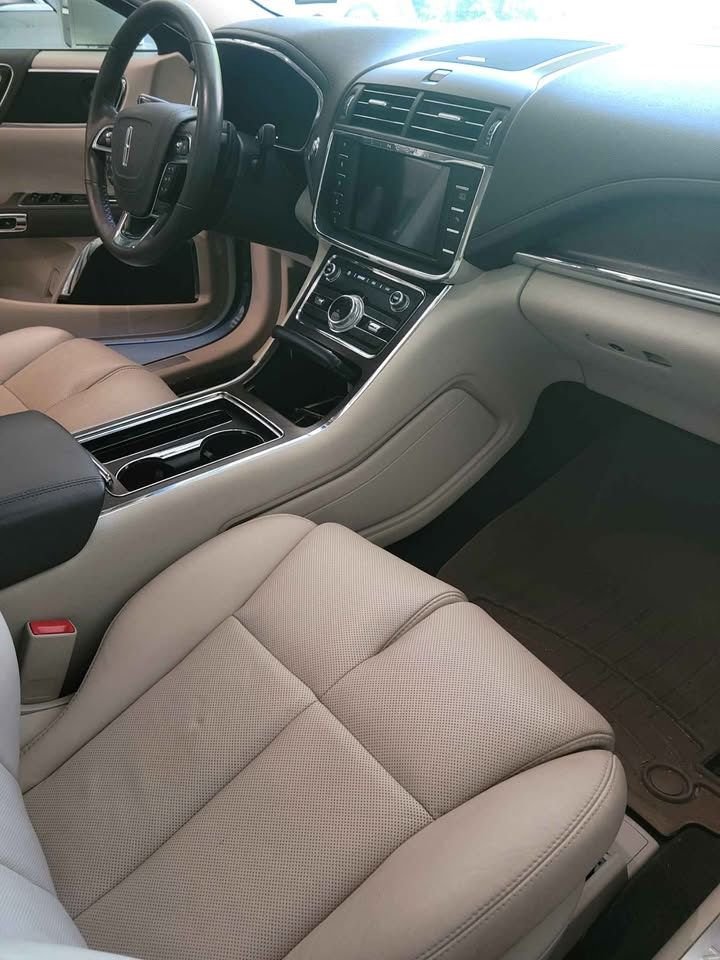 Used 2020 White Lincoln Standard image 3