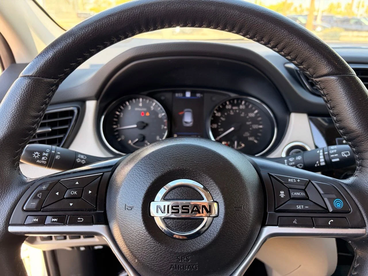 Used 2022 Pearl White Tricoat Nissan SL image 26
