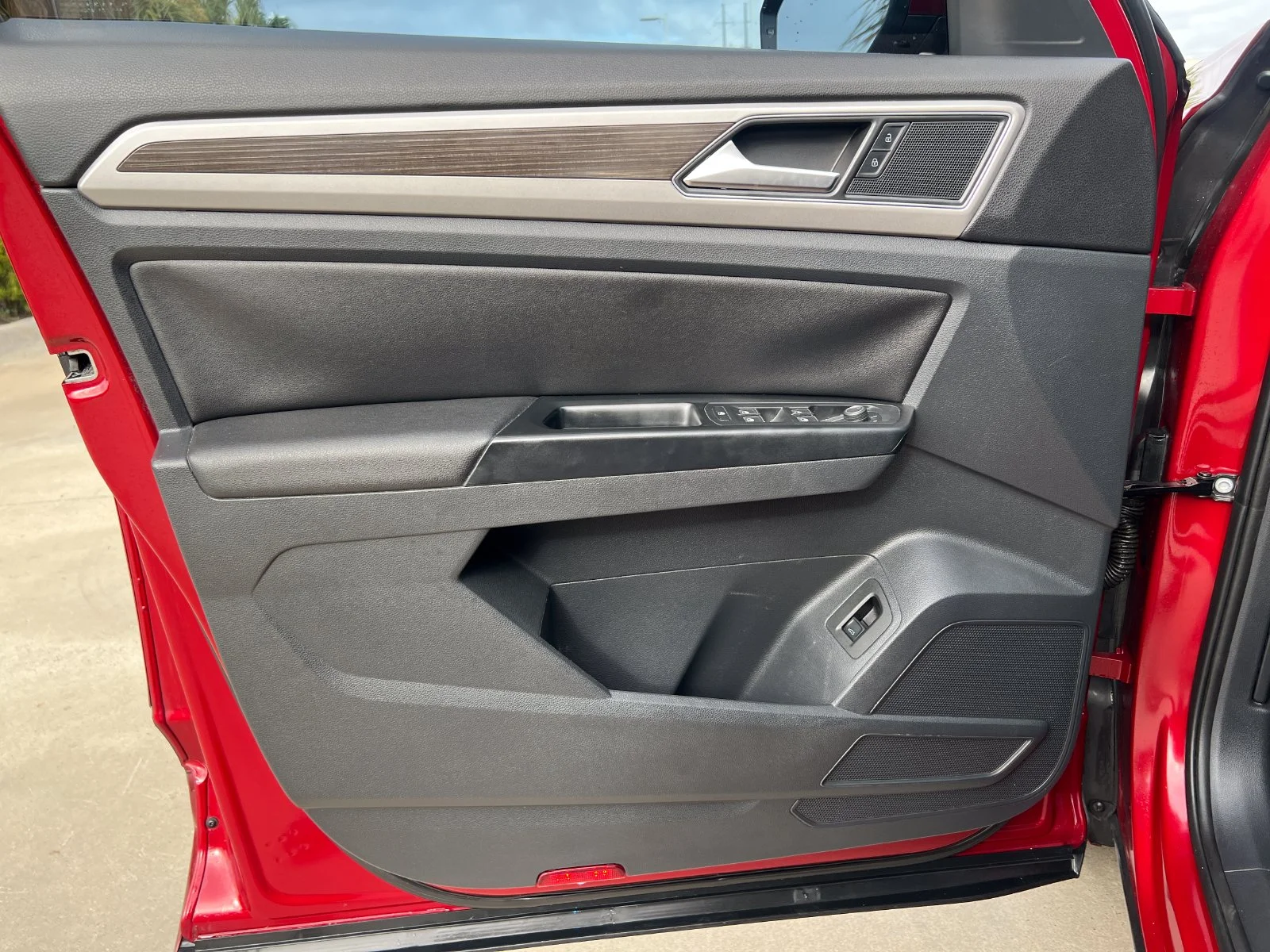 Used 2019 Red Volkswagen 3.6L V6 SE image 15